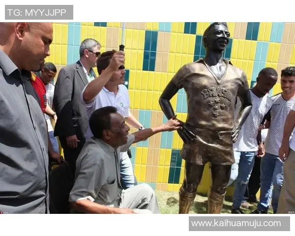 温暖笑容与足球梦想交织的球星头像，展现无尽激情与坚持的力量